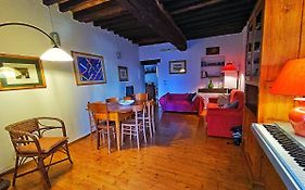 Casa In Castello Medioevale